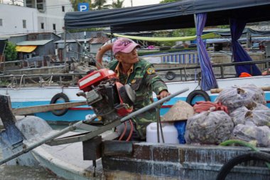 Can Tho, Vietnam, dolaylı olarak Februara 2020: Yüzen piyasada hayat kaynağı