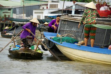 Can Tho, Vietnam, dolaylı olarak Februara 2020: Yüzen piyasada hayat kaynağı