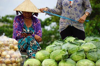 Can Tho, Vietnam, dolaylı olarak Februara 2020: Yüzen piyasada hayat kaynağı