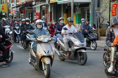 Ton, Vietnam, Ocak 2020: Sokaklarda motosiklet