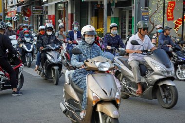 Ton, Vietnam, Ocak 2020: Sokaklarda motosiklet