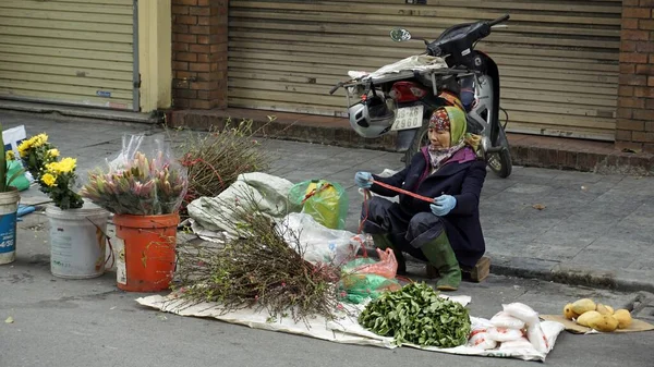 Hanoi Vietnam Ocak 2020 Yerel Satıcılar Ürünlerini Bir Sokak Pazarında — Stok fotoğraf