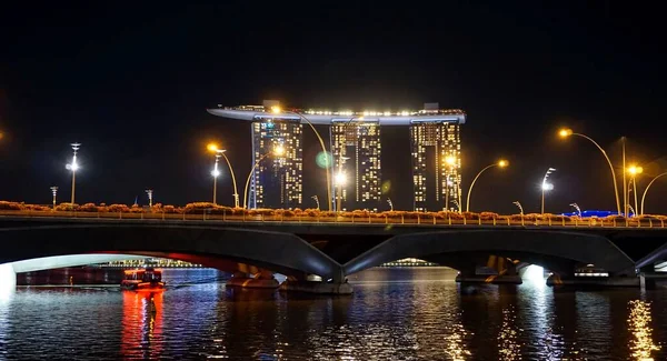 Singapur Circa Marzo 2020 Marina Bay Sands Hotel Por Noche — Foto de Stock