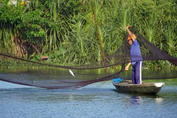 Hue Vietnam Vers Janvier 2020 Pêcheur Ramasse Poisson Filet — Photo