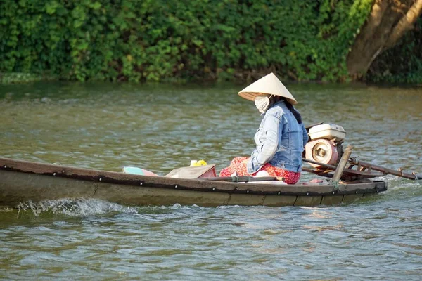 Hue Vietnam Circa Febrero 2020 Gente Local Rive Perfume —  Fotos de Stock