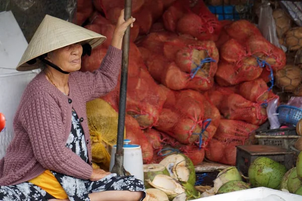 Hue Vietnam Circa Enero 2020 Locales Venden Sus Productos Mercado — Foto de Stock