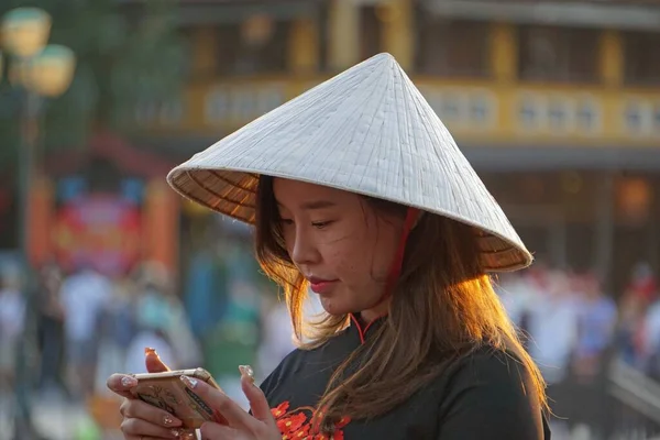 Hoi Vietnam Circa Febrero 2020 Turismo Haciendo Selfies —  Fotos de Stock