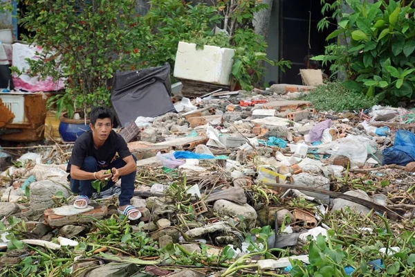 2020年2月頃ベトナムのソング ハウ川河川敷の汚染は — ストック写真