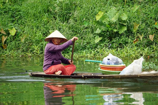 Hue Vietnam Circa Febrero 2020 Gente Local Río Perfume —  Fotos de Stock