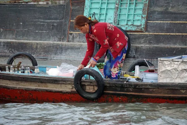 カントー ベトナム 2月頃2020 カントー水上市場でのベンダーの生活 — ストック写真