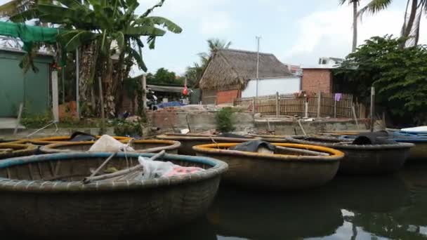Passeio Barco Barco Redondo Vietnamita Tradicional — Vídeo de Stock