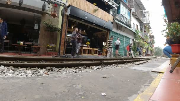 Hanói Vietnã Por Volta Janeiro 2020 Trem Passando Por Pequeno — Vídeo de Stock