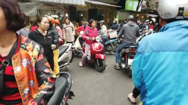 ハノイ ベトナム 2020年1月頃 午前中に地元のストリートマーケットで混沌としたシーン — ストック動画