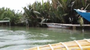 Hoi an, vietnam, takriben Şubat 2020: küçük bir balıkçı köyünde geleneksel yuvarlak tekneler