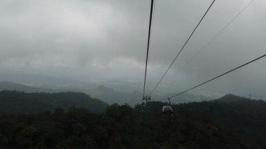 Bana Hills, Vietnam, takriben febraury 2020: dağlarda teleferik turu