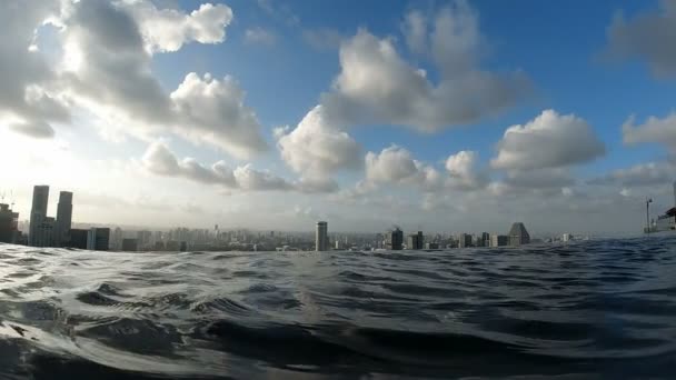 Singapore Cica March 2020 City View Infinity Pool — 图库视频影像