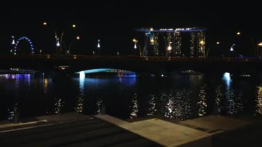 Singapur, Mart 2020: Singapur üzerinde manzaralı gece manzarası