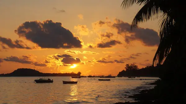 Ciel Rouge Orange Incroyable Coucher Soleil Sur Les Îles Seychelles — Photo