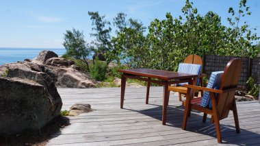 Praslin, Seyşeller, Ocak 2015: Tropik bir adada manzaralı bir bakış açısı 