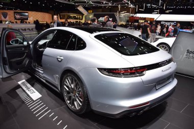 Cenevre, İsviçre - 04 Mart 2019: Porsche Panamera Gts - Cenevre Uluslararası Otomobil Fuarı 2019
