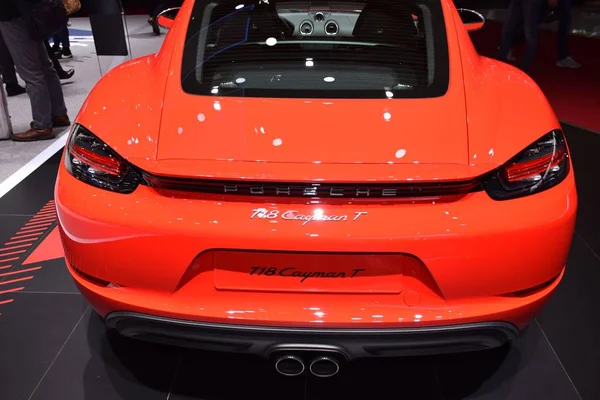 瑞士日内瓦- 2019年3月4日：Porsche 718 Cayman T - Geneva International Motor Show 2019 — 图库照片