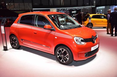 Cenevre, İsviçre - 04 Mart 2019: Renault Twingo - Cenevre Uluslararası Otomobil Fuarı 2019