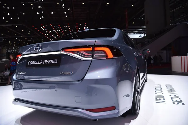 Ginebra, Suiza - 06 de marzo de 2019: Toyota Corolla Sedán híbrido en 89º GIMS — Foto de Stock