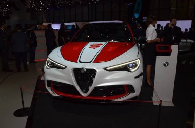 Cenevre, İsviçre - 04 Mart 2019: 89 Gims 'de Alfa Romeo Giulia Yarışı