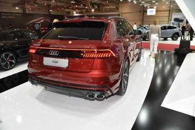 Sofya, Bulgaristan - 11 Ekim 2019: Audi Sq8 Sofya Motor Fuarında