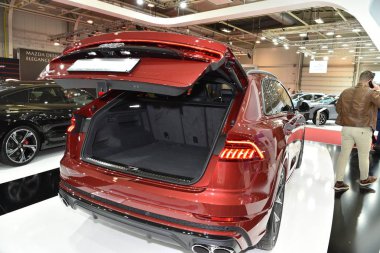 Sofya, Bulgaristan - 11 Ekim 2019: Audi Sq8 Sofya Motor Fuarında