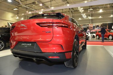 Sofya, Bulgaristan - 11 Ekim 2019: Sofya Motor Fuarında Jaguar I-Pace Ev400