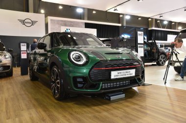 Sofya, Bulgaristan - 14 Ekim 2019: Mini Kulüpten John Cooper Sofya Motor Fuarında Çalışıyor