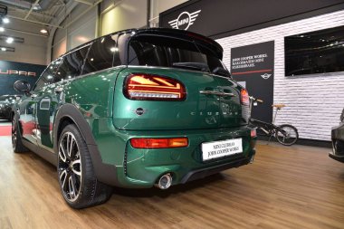 Sofya, Bulgaristan - 14 Ekim 2019: Mini Kulüpten John Cooper Sofya Motor Fuarında Çalışıyor
