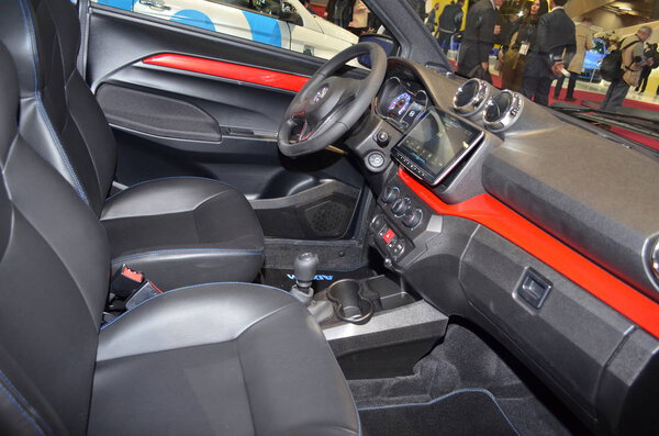 Париж, Франция - 2 октября 2018 года: Aixam coupe GTI на Парижском автосалоне
