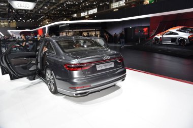 Paris, Fransa - 3 Ekim 2018: Audi A8 Paris Motor Fuarı