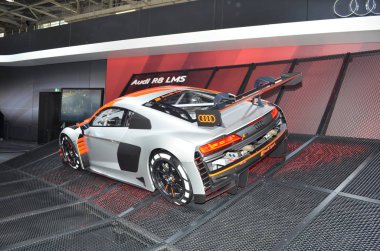 Paris, Fransa - 3 Ekim 2018: Audi R8 Paris Motor Fuarı