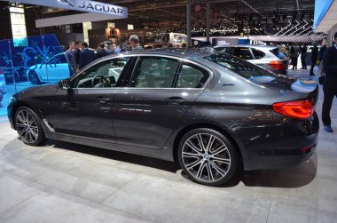Paris, Fransa - 03 Ekim 2018: Bmw Serie 5 Berline, Paris Motor Fuarı