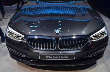 Paris, Fransa - 03 Ekim 2018: Bmw Serie 5 Berline, Paris Motor Fuarı
