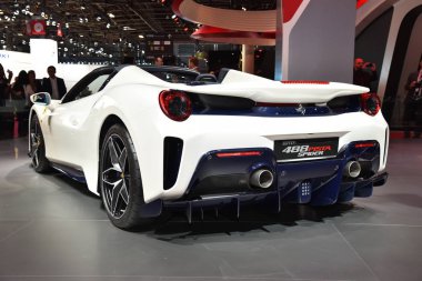 Paris, Fransa - 02 Ekim 2018: Ferrari 488 Pista Spider Paris Motor Show 'da