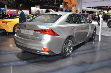 Paris, Fransa - 02 Ekim 2018: Lexus Paris Motor Fuarı 'nda saat 3' te