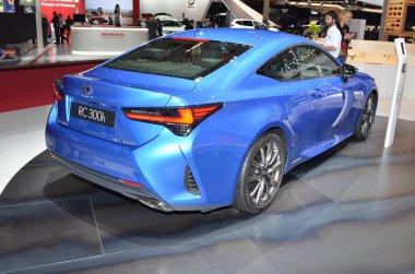 Paris, Fransa - Ekim 03, 2018: Lexus Rc 300h Paris Motor Fuarında