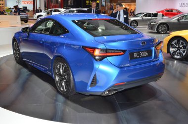 Paris, Fransa - Ekim 03, 2018: Lexus Rc 300h Paris Motor Fuarında