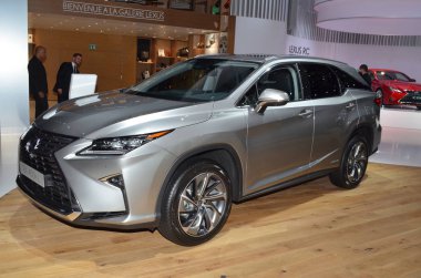 Paris, Fransa - 3 Ekim 2018: Lexus Rx 450h L Paris Motor Fuarı