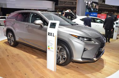 Paris, Fransa - 3 Ekim 2018: Lexus Rx 450h L Paris Motor Fuarı