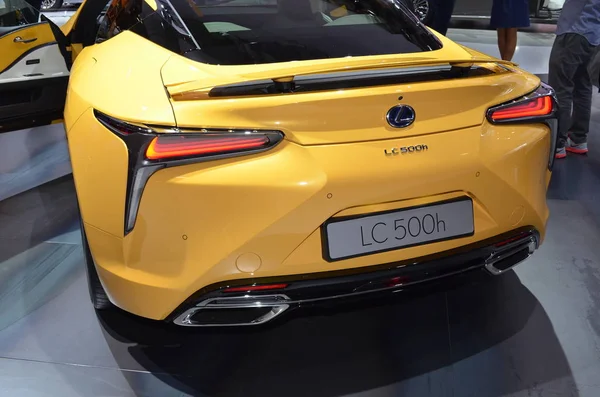 París, Francia - 02 de octubre 2018: Lexus LC 500h en el Salón del Automóvil de París — Foto de Stock