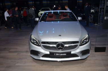 Paris, Fransa - 3 Ekim 2018: Mercedes-Benz C 200 Cabriolet Paris Motor Fuarı