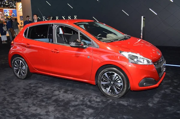 Paris, França - 02 de outubro de 2018: Peugeot 208 Tech Edition no Paris Motor Show — Fotografia de Stock