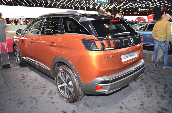 París, Francia - 02 de octubre de 2018: Peugeot 3008 Crossway en el Salón del Automóvil de París — Foto de Stock