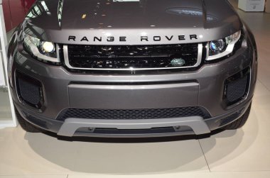 Paris, Fransa - 03 Ekim 2018: Paris Motor Fuarında Range Rover Evoque
