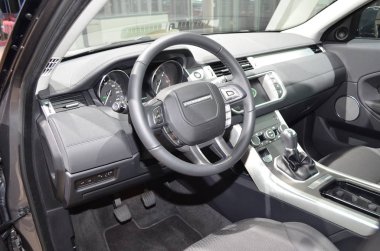 Paris, Fransa - 03 Ekim 2018: Paris Motor Fuarında Range Rover Evoque